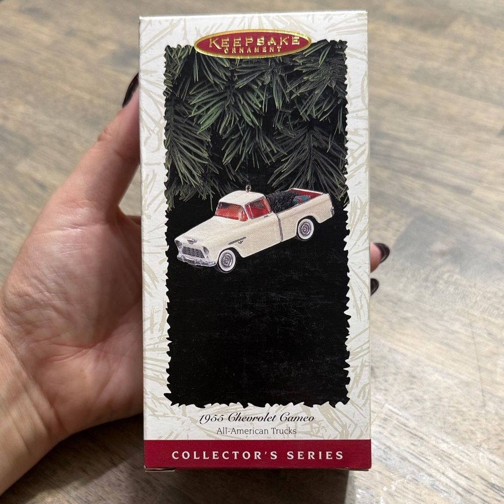 Hallmark 1955 Chevrolet Cameo Truck Ornament – All-American Trucks Series
